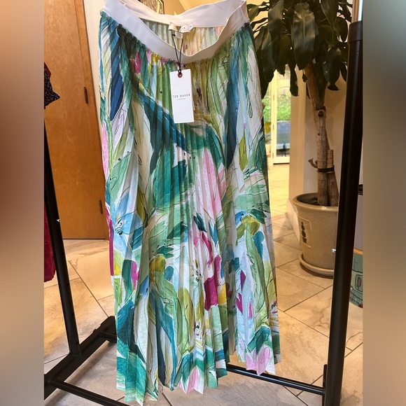 NWT Ted Baker Painted Floral Pleated Midi Skirt - Picture 2 of 5